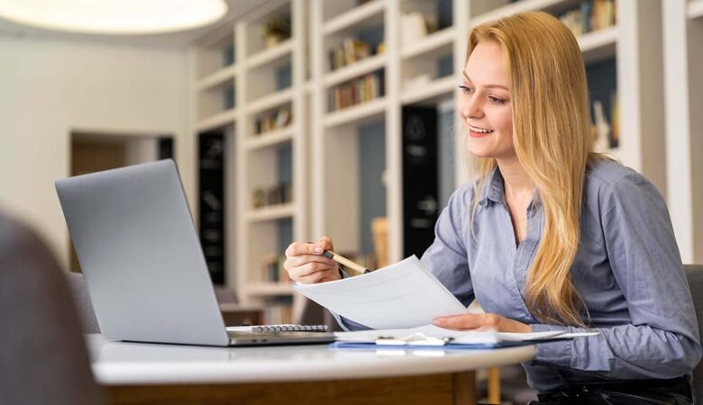 Comptable assistant : missions, salaire, formation et évolution